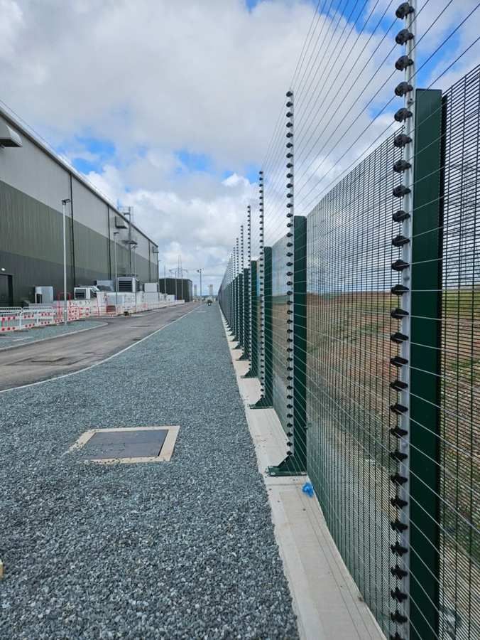 Electric perimeter fencing